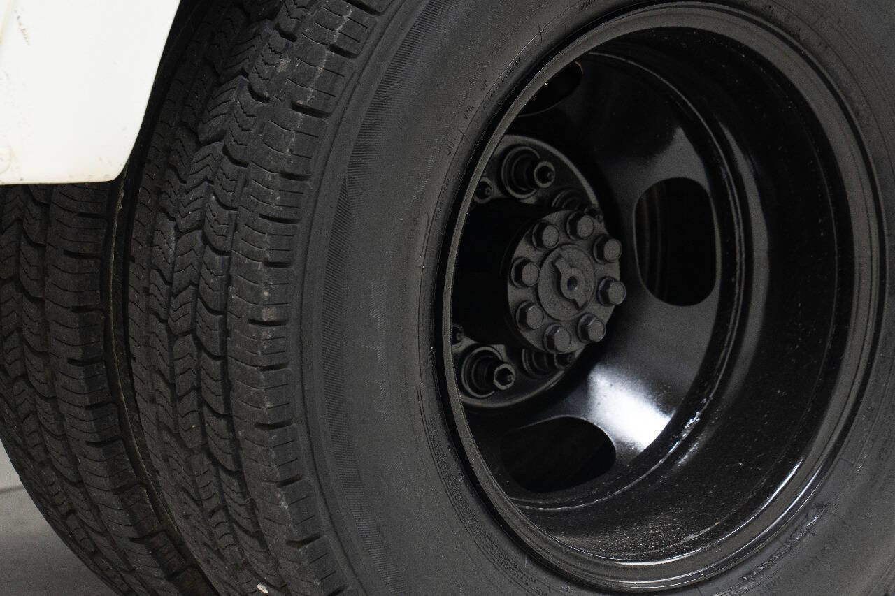 Used 2004 Chevrolet Express 3500 3500 2dr Commercial/Cutaway/Ch w/ School Bus Package image 70