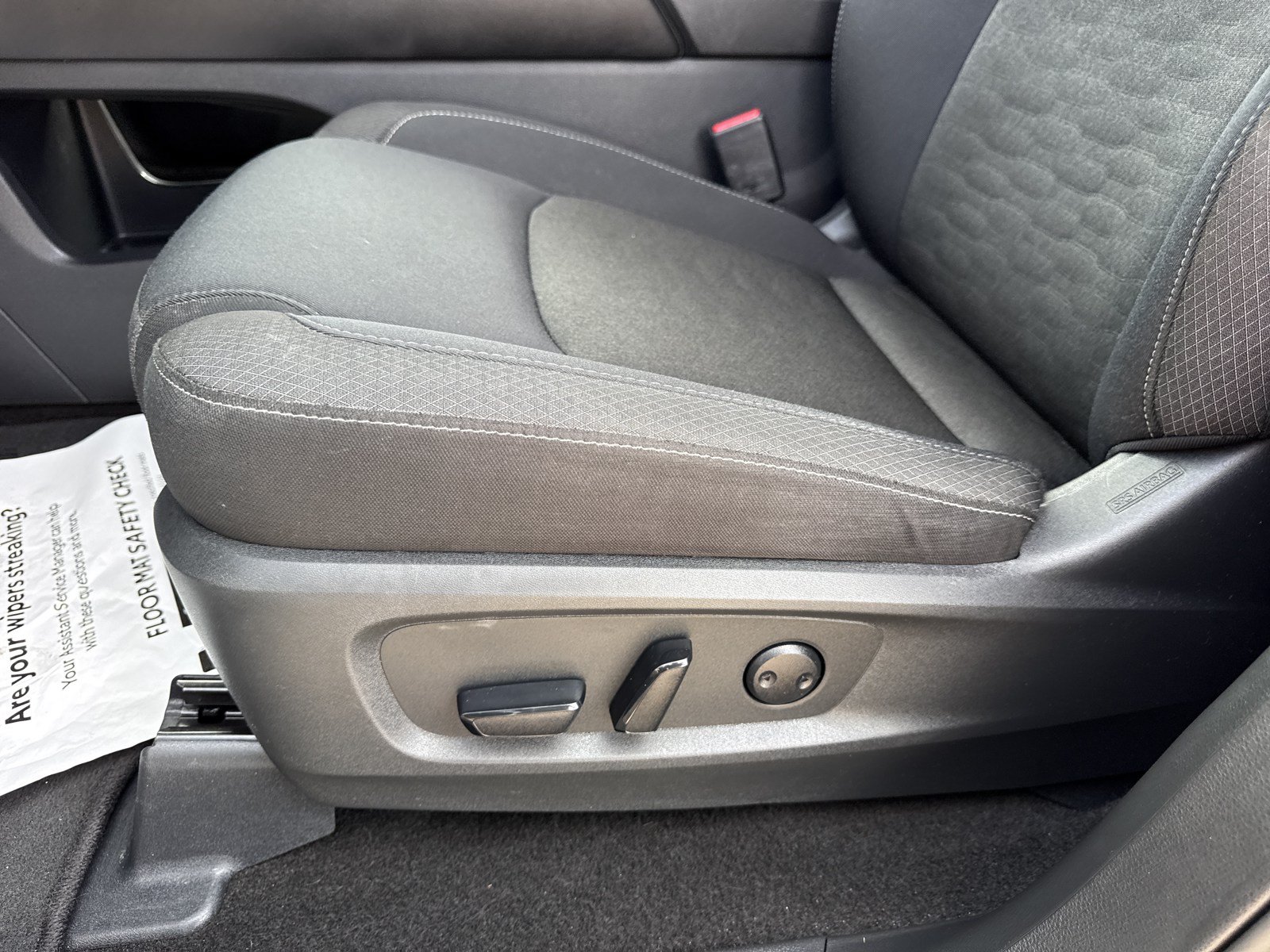 Used 2025 Nissan Pathfinder SV FWD image 12