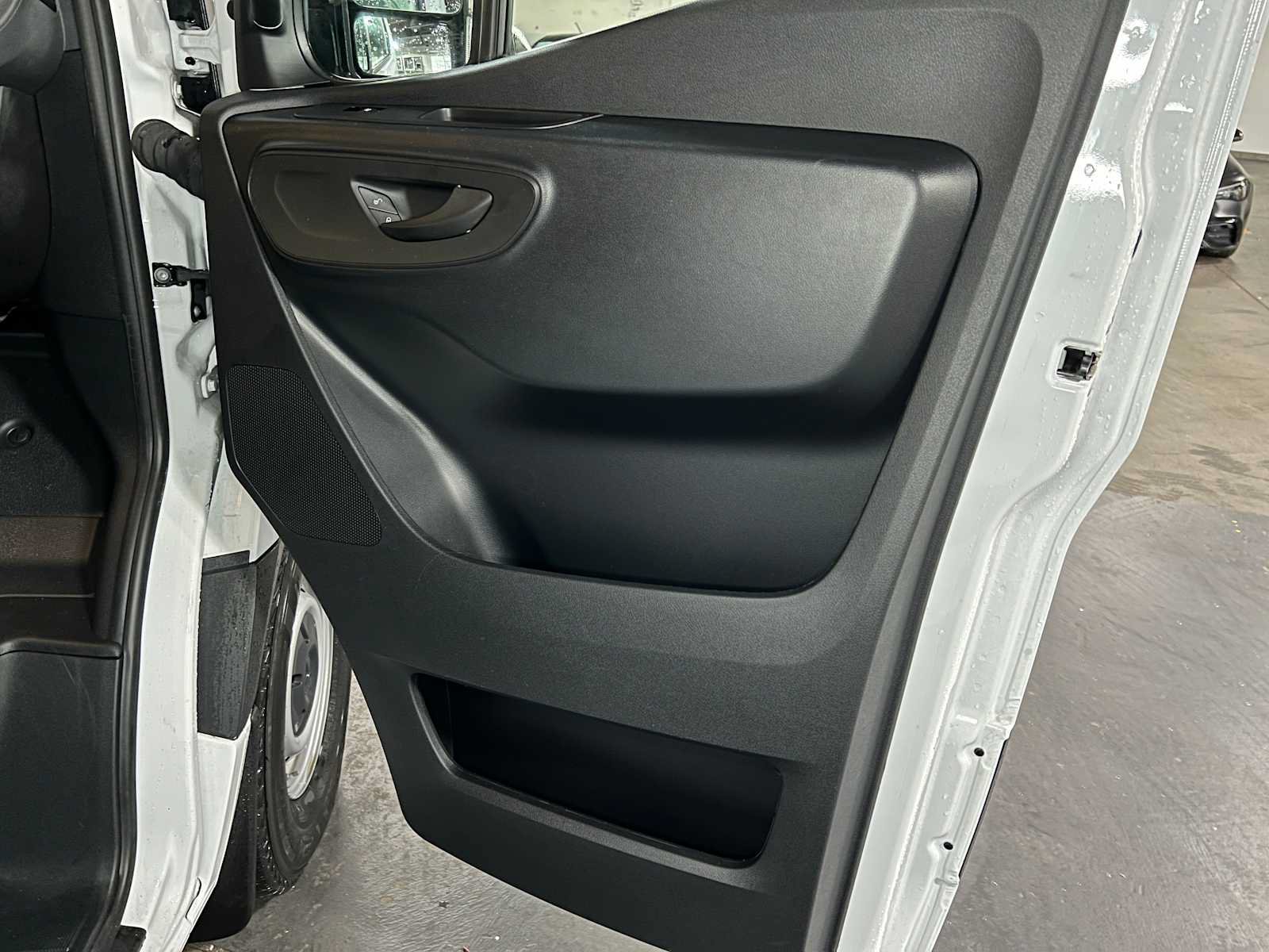 New 2025 Mercedes-Benz eSprinter 144 Cargo image 10