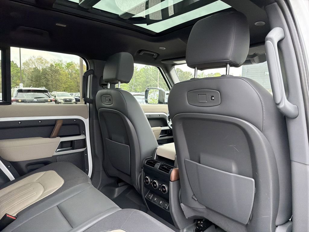 Used 2022 Land Rover Defender 110 X-Dynamic SE image 14