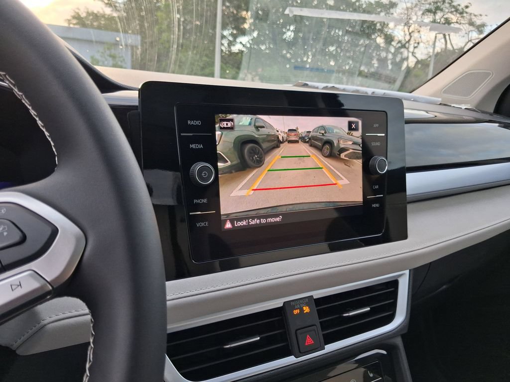 New 2026 Volkswagen Taos SE FWD image 11