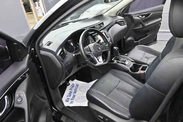Used 2017 Nissan Rogue Sport SL w/ SL Premium Package AWD/4WD image 17