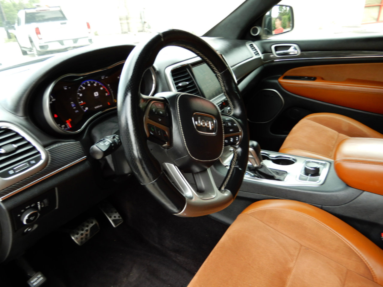 Used 2017 Jeep Grand Cherokee SRT image 12