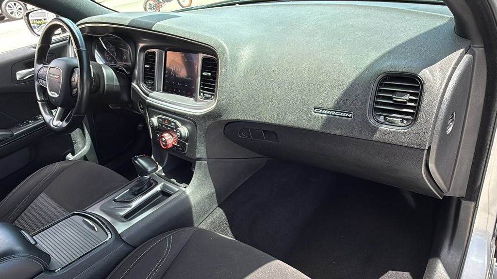 Used 2020 Dodge Charger SXT w/ Blacktop Package AWD/4WD image 40