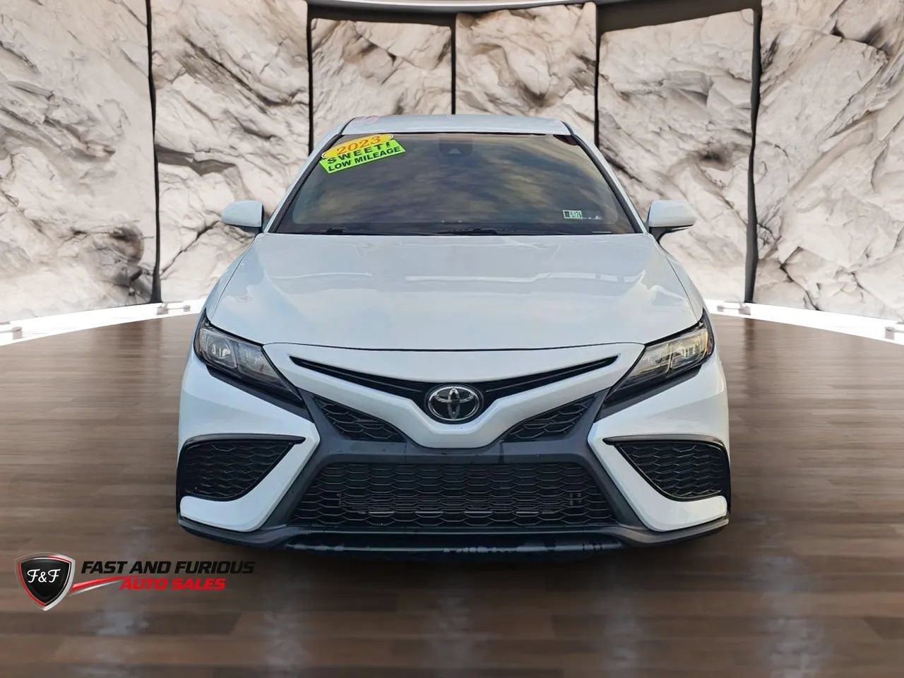 Used 2023 Toyota Camry SE FWD image 2