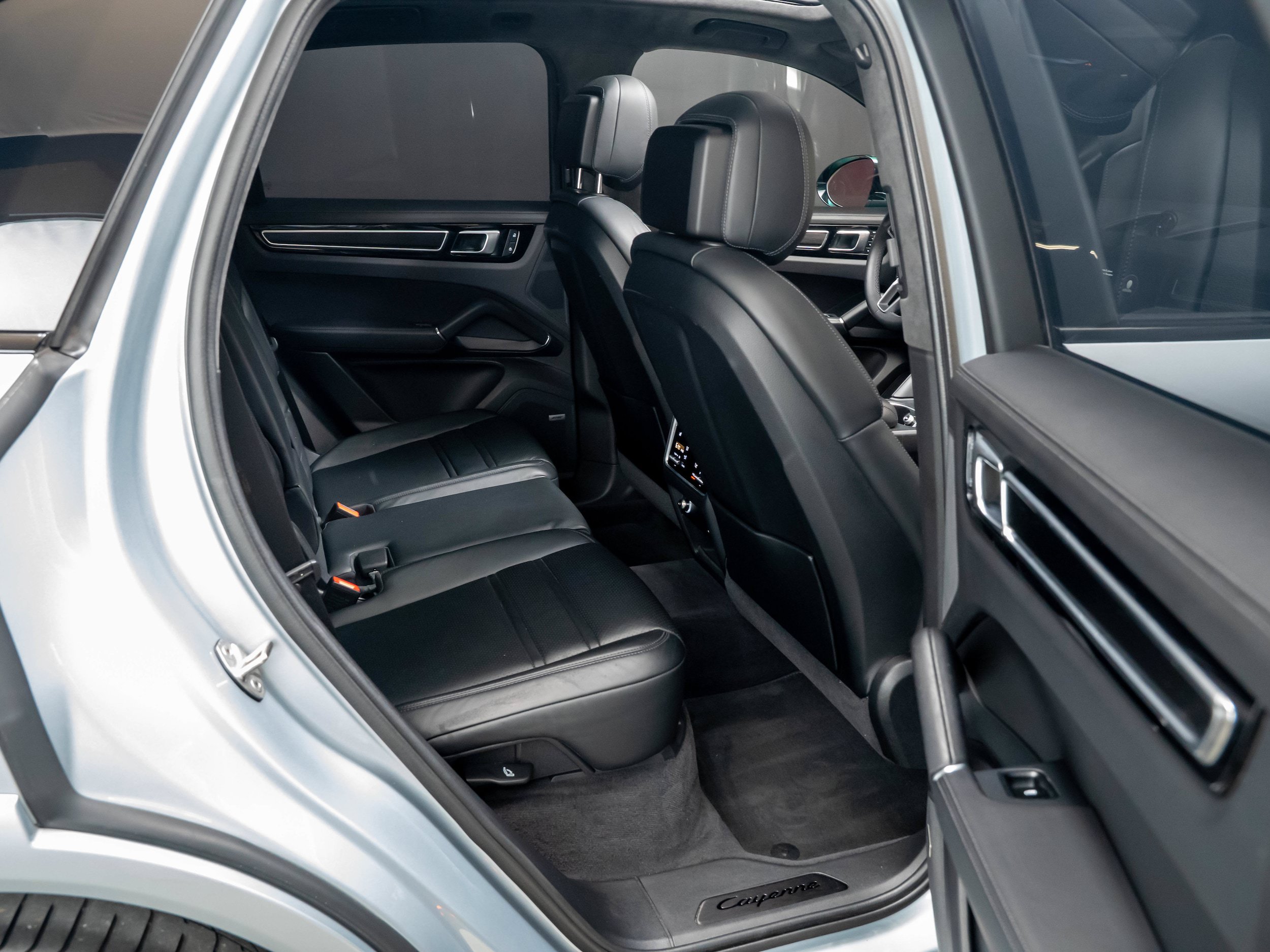 Used 2022 Porsche Cayenne GTS AWD/4WD image 40