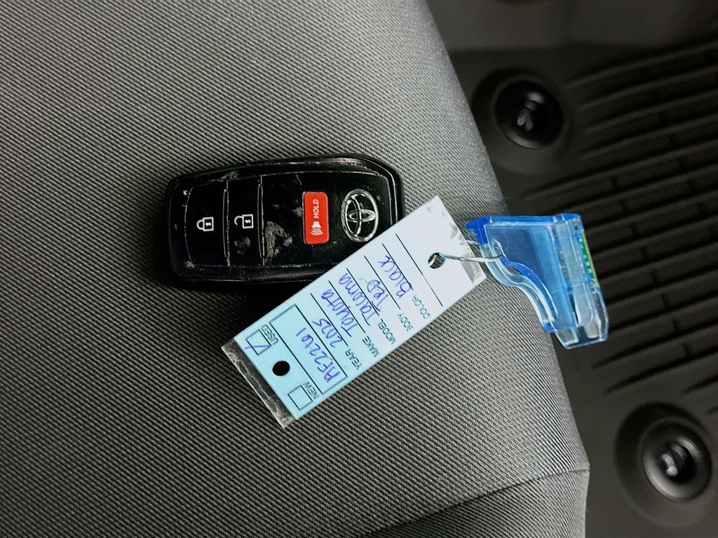 Used 2025 Toyota Tacoma TRD Sport image 33