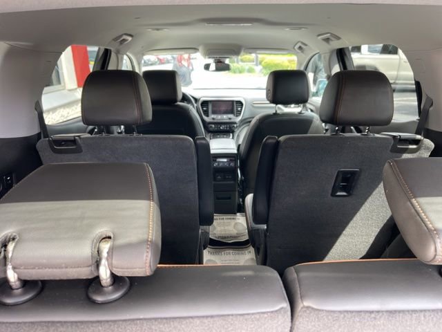 Used 2023 GMC Acadia AT4 w/ Technology Package image 16