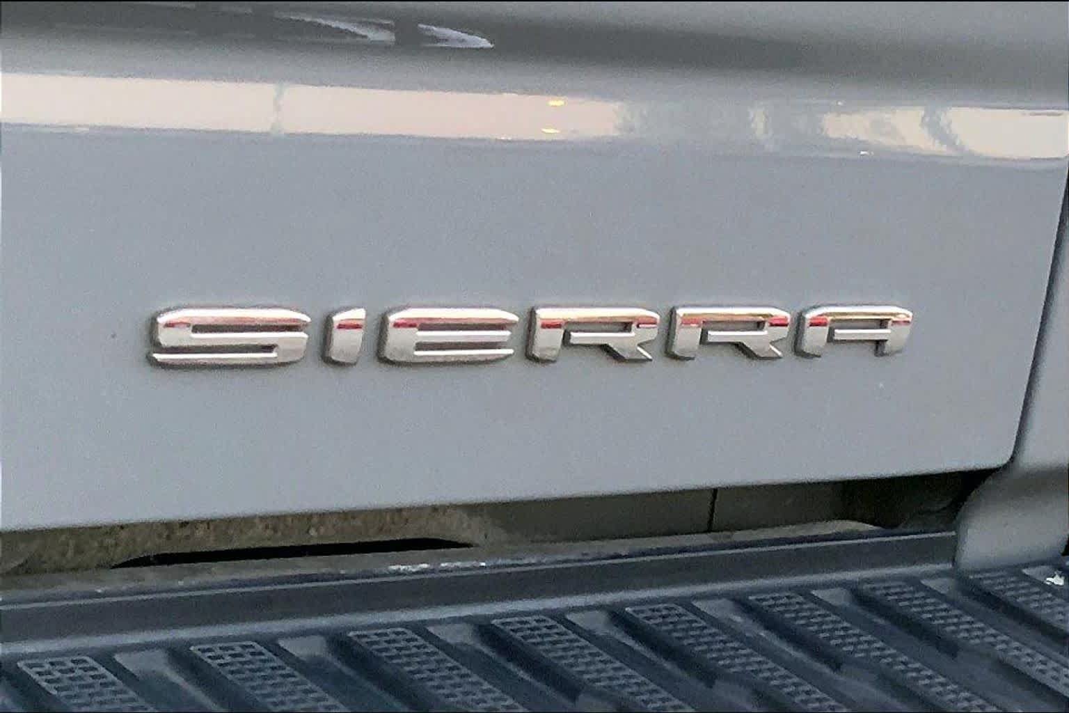 Used 2025 GMC Sierra 1500 Denali w/ Technology Package AWD/4WD image 9