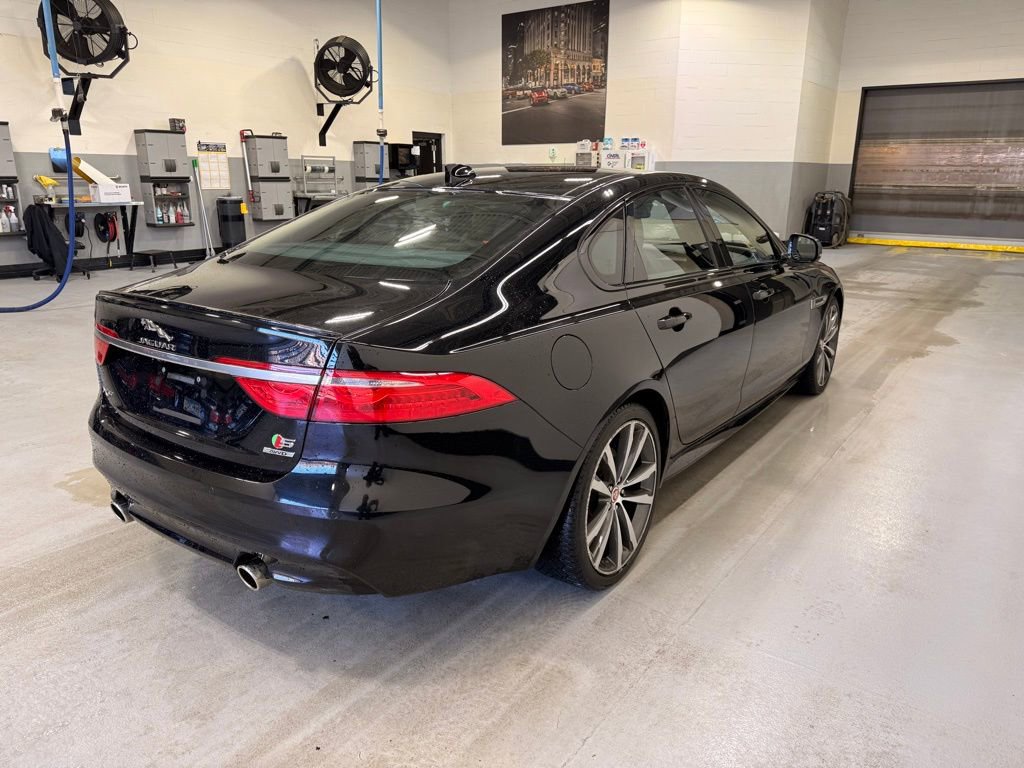 Used 2016 Jaguar XF S image 6