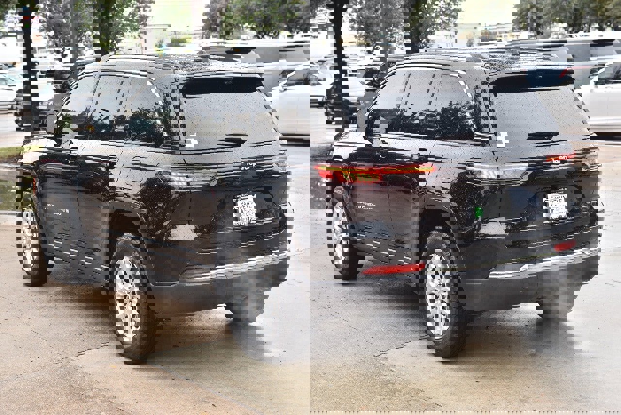 Used 2023 Jeep Grand Cherokee Limited w/ Luxury Tech Group II image 10