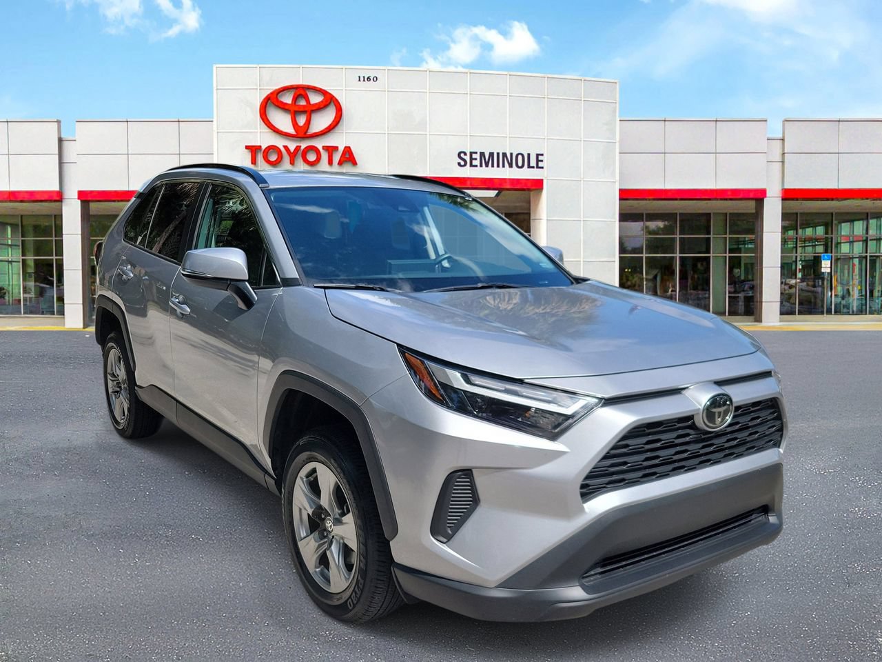 Used 2024 Toyota RAV4 XLE FWD image 2