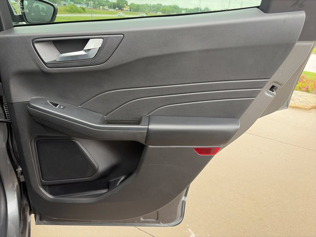 Used 2025 Ford Escape ST-Line FWD image 33