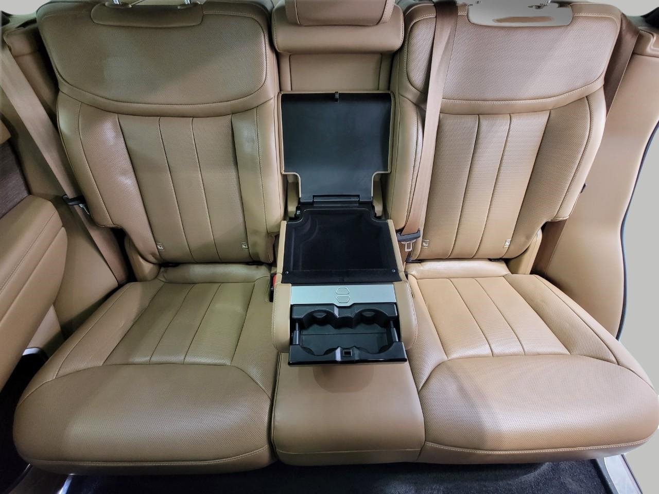 Used 2024 Land Rover Range Rover SE image 20