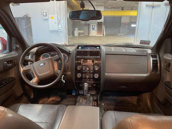 Used 2011 Ford Escape Limited image 31