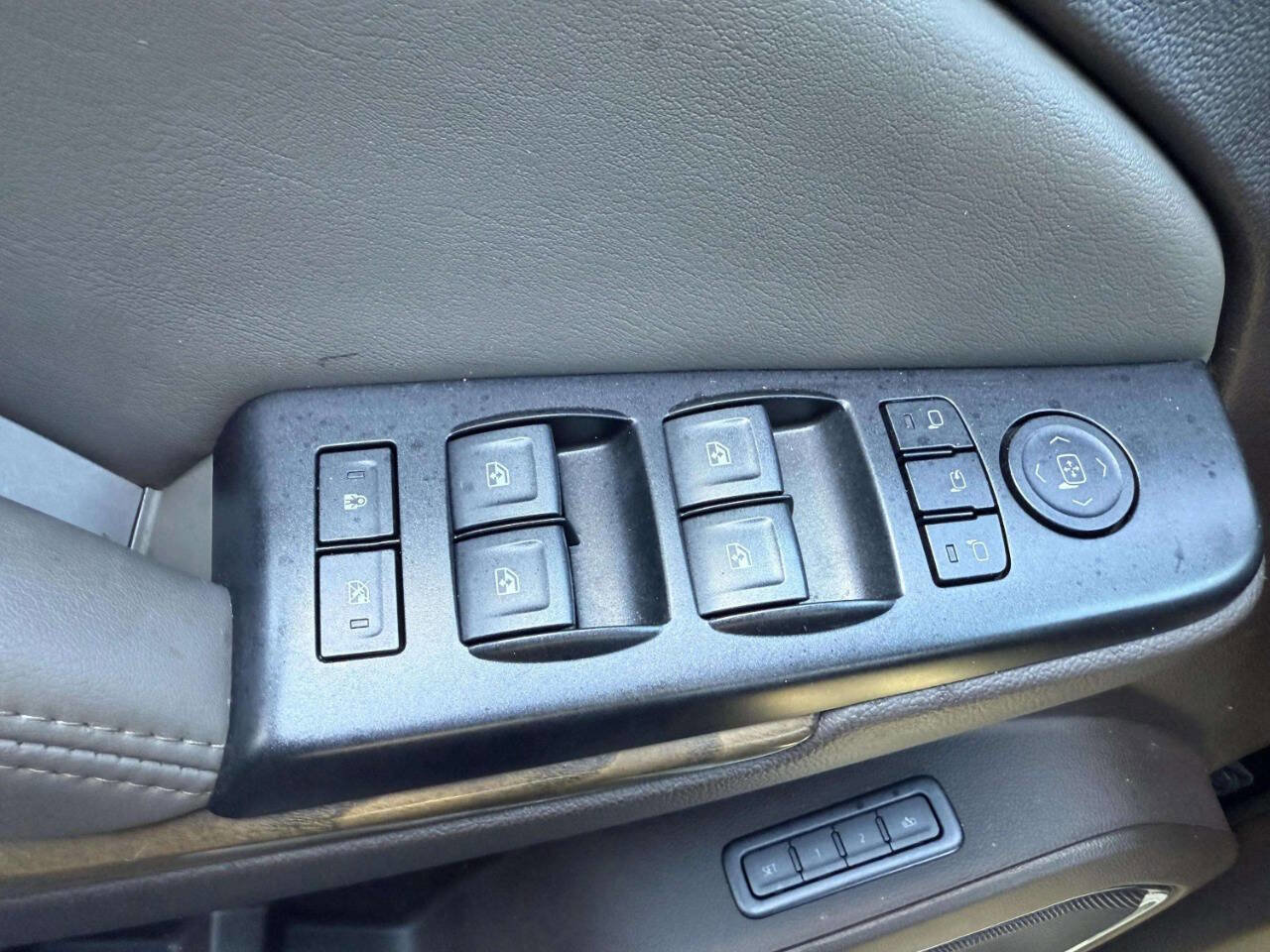 Used 2019 GMC Yukon XL Denali w/ Open Road Package image 32