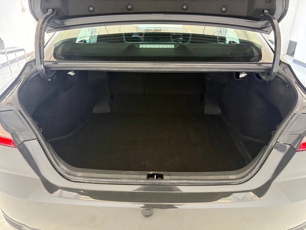 Used 2025 Toyota Camry LE FWD image 40