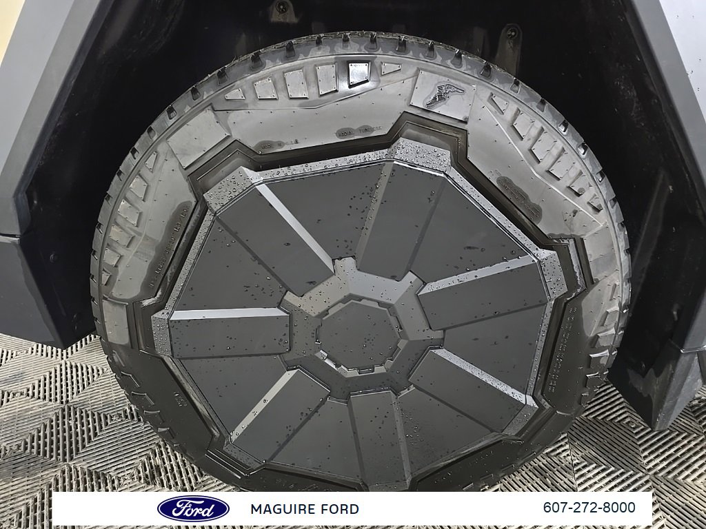 Used 2024 Tesla Cybertruck AWD Crew Cab image 14