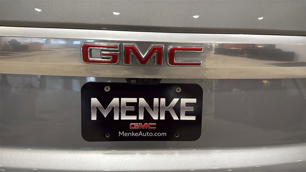 Used 2024 GMC Yukon Denali w/ Denali Reserve Package image 9