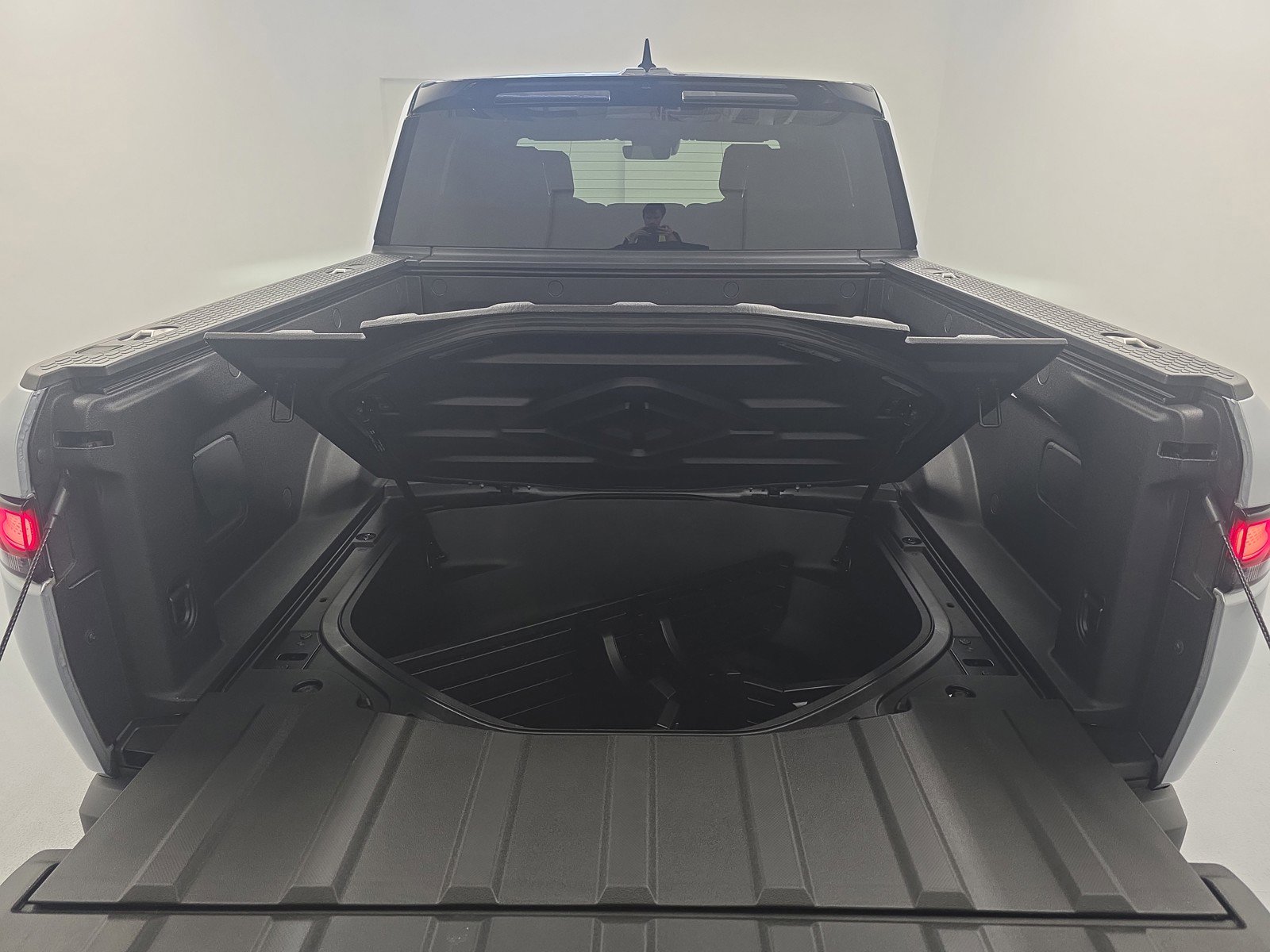 Used 2024 Rivian R1T Adventure AWD/4WD image 15