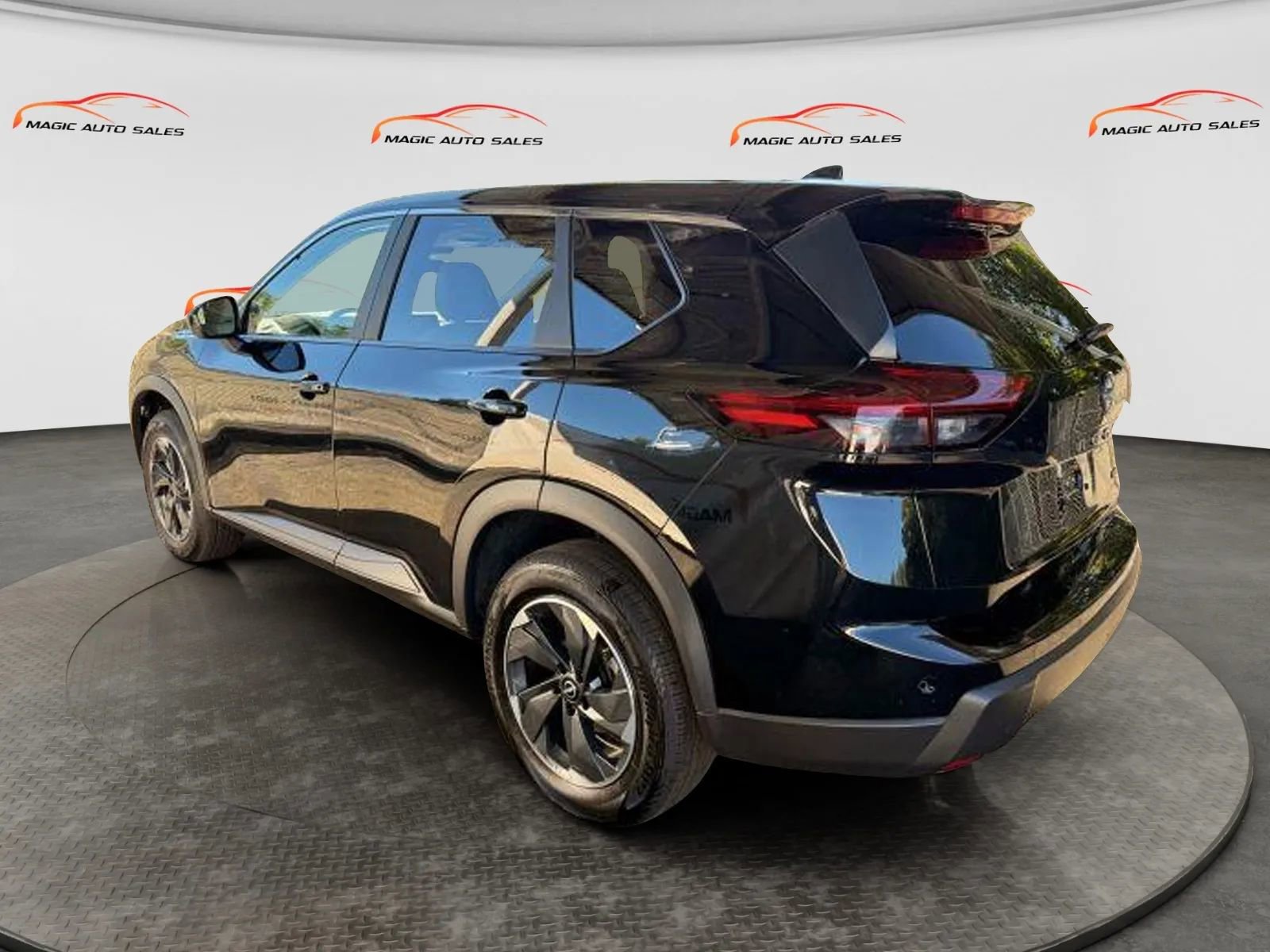 Used 2025 Nissan Rogue SV image 11