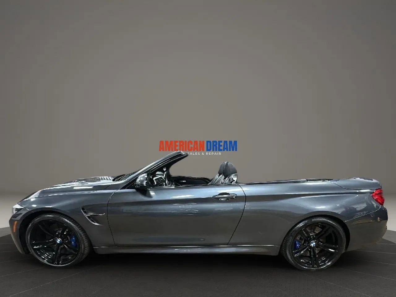 Used 2018 BMW M4 Convertible RWD image 2
