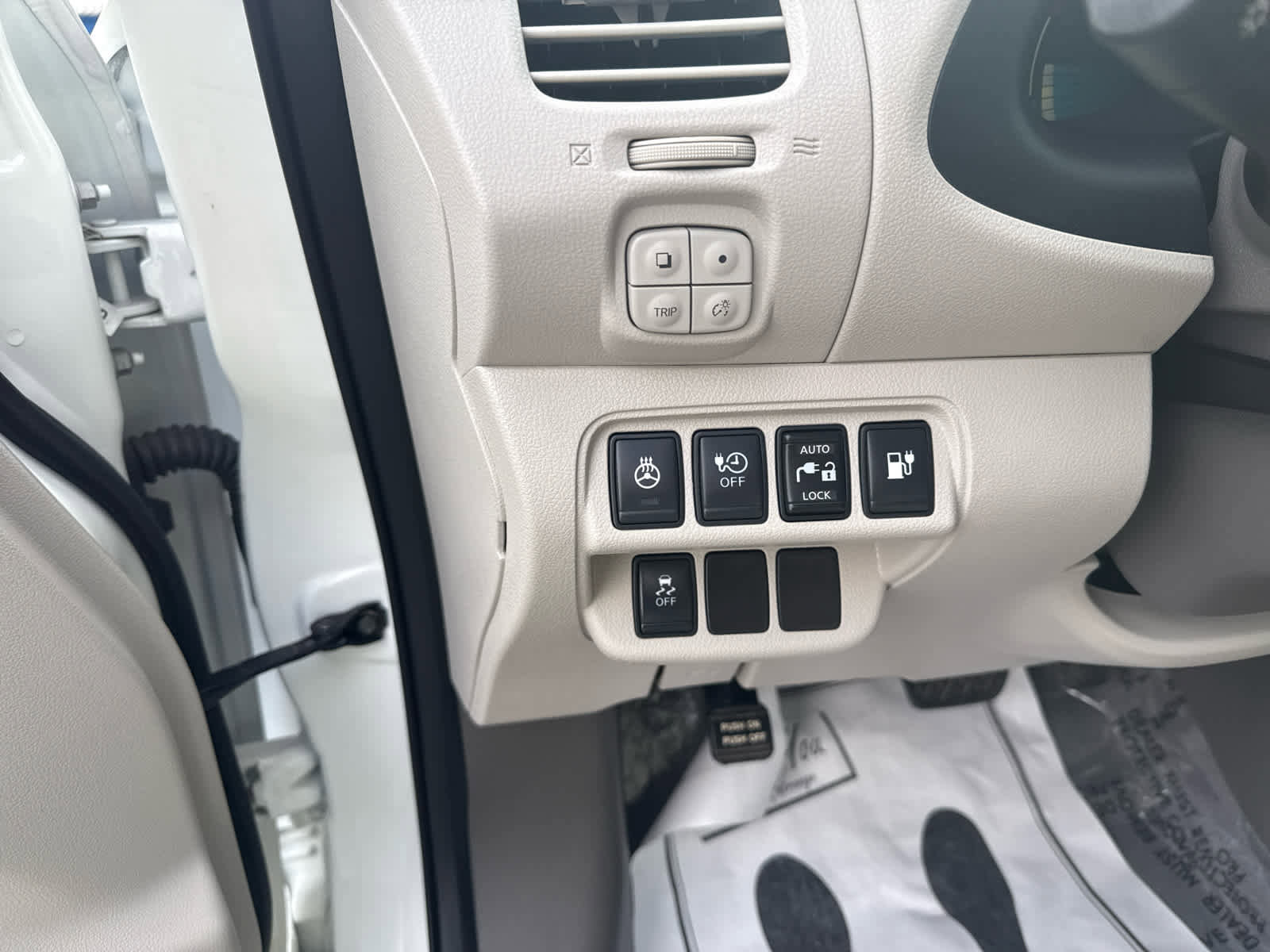 Used 2017 Nissan Leaf SV w/ Premium Package image 17