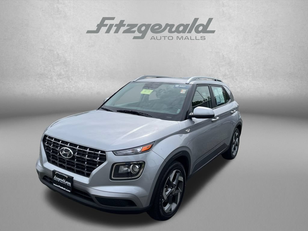 Used 2025 Hyundai Venue SEL FWD image 2