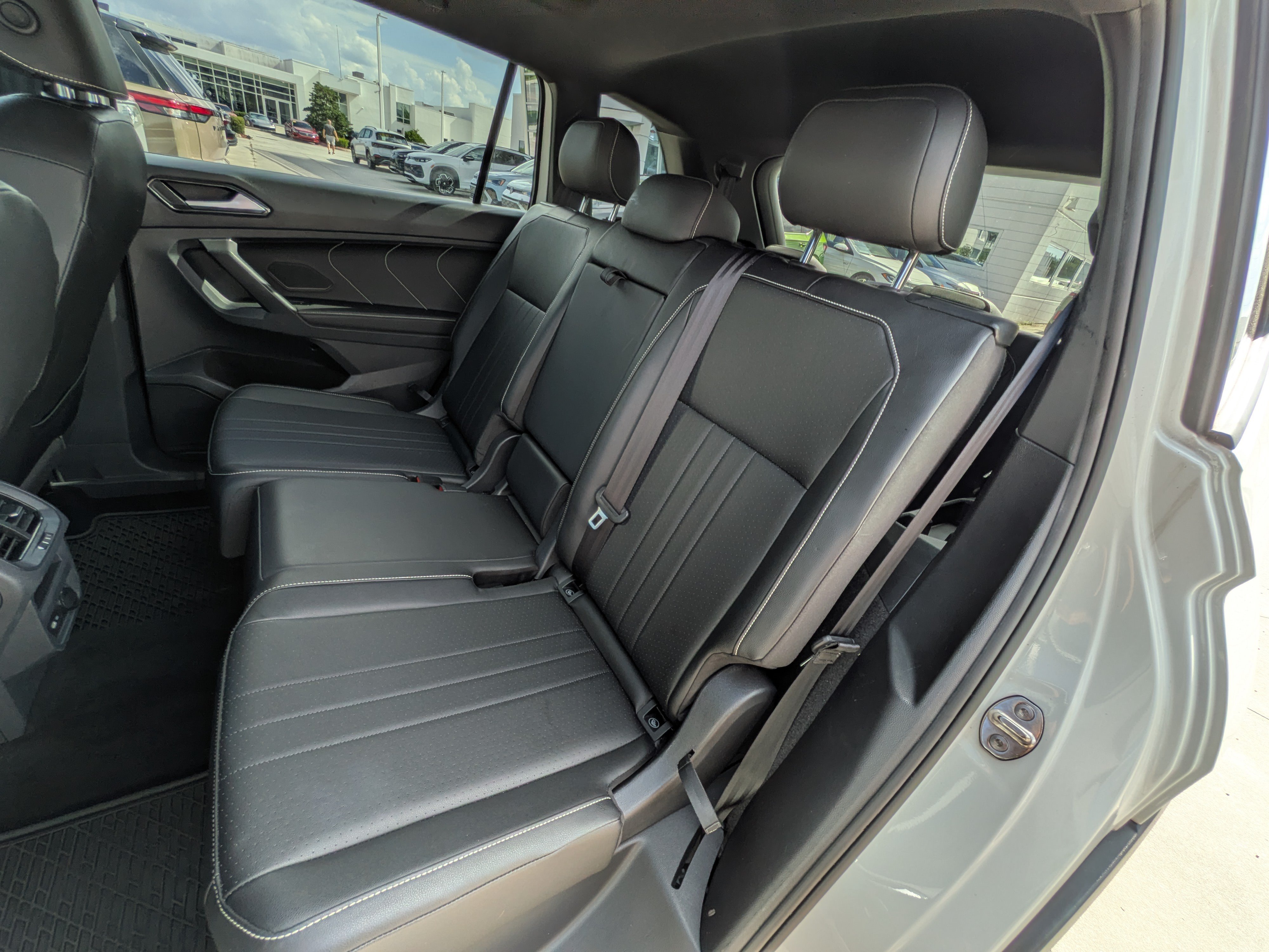 Certified 2023 Volkswagen Tiguan SE R-Line FWD image 14
