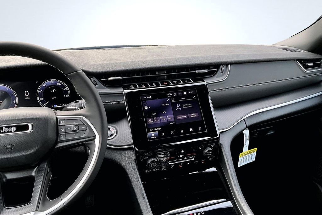 New 2025 Jeep Grand Cherokee Altitude image 6