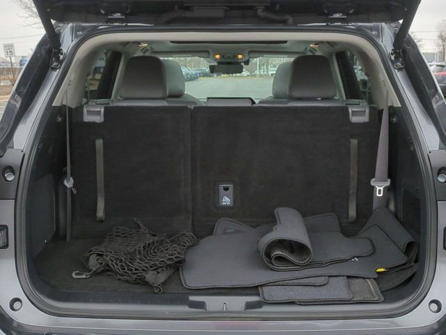 Used 2025 Toyota Highlander Platinum image 18