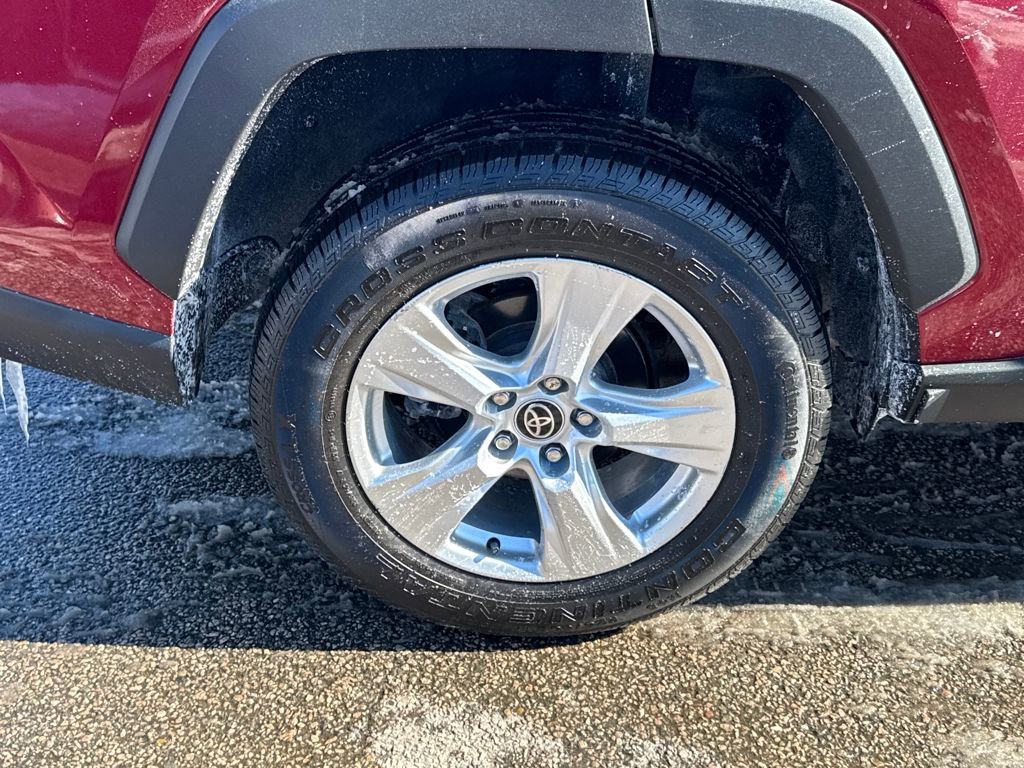 Used 2021 Toyota RAV4 XLE w/ Convenience Package image 39