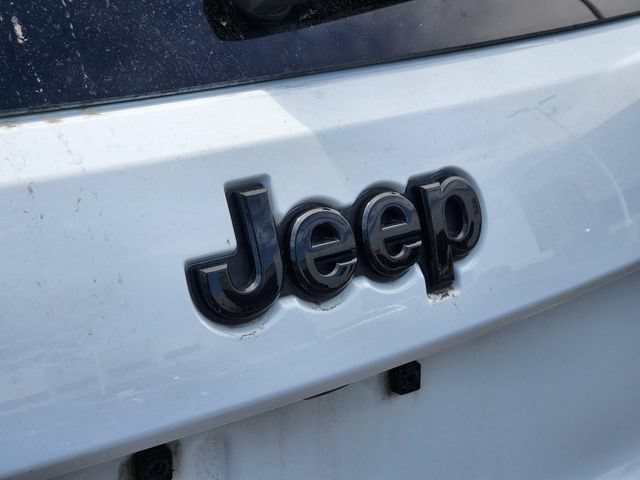 Used 2018 Jeep Grand Cherokee Altitude AWD/4WD image 7