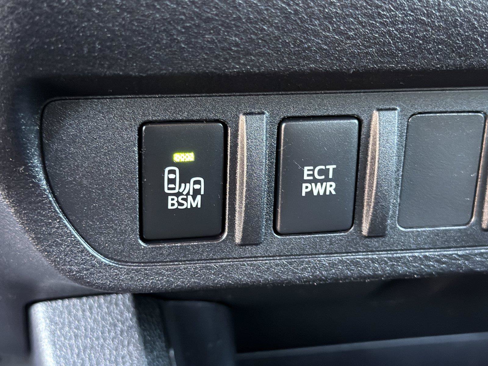 Used 2022 Toyota Tacoma SR5 w/ Technology Package RWD image 29