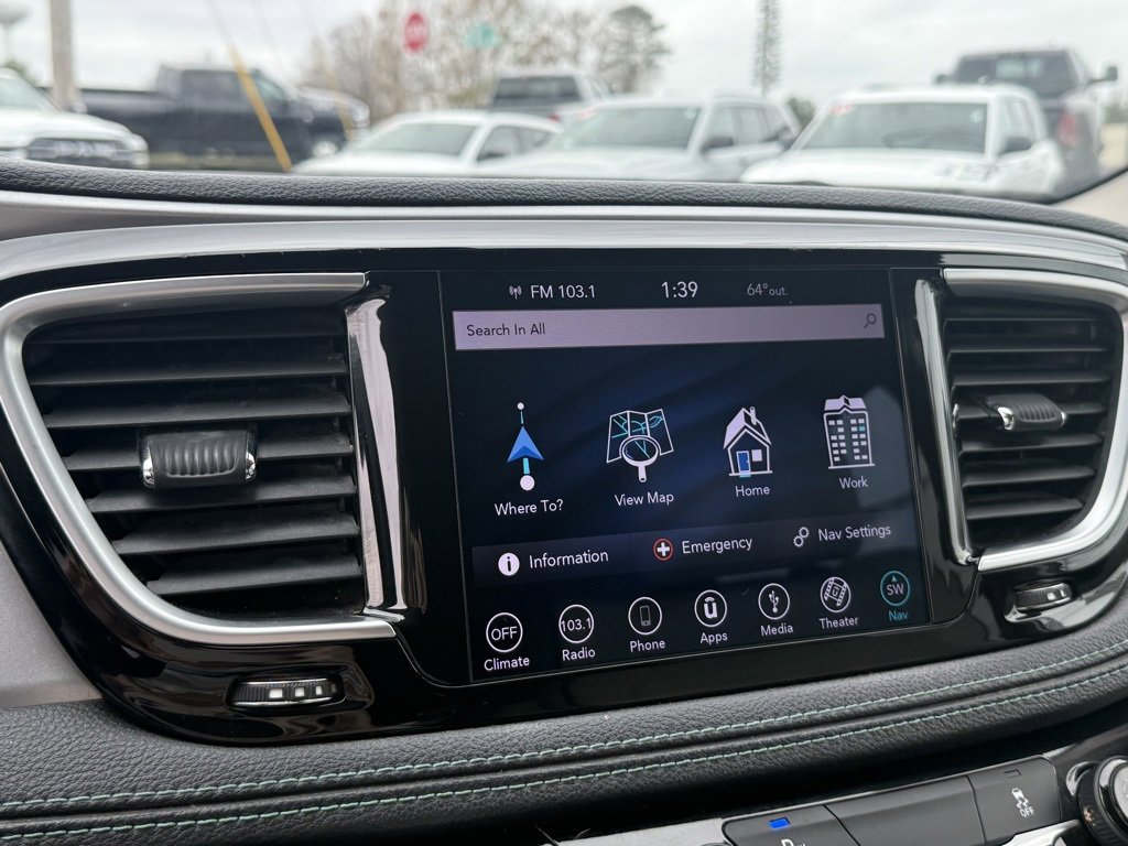 Used 2018 Chrysler Pacifica Limited image 22