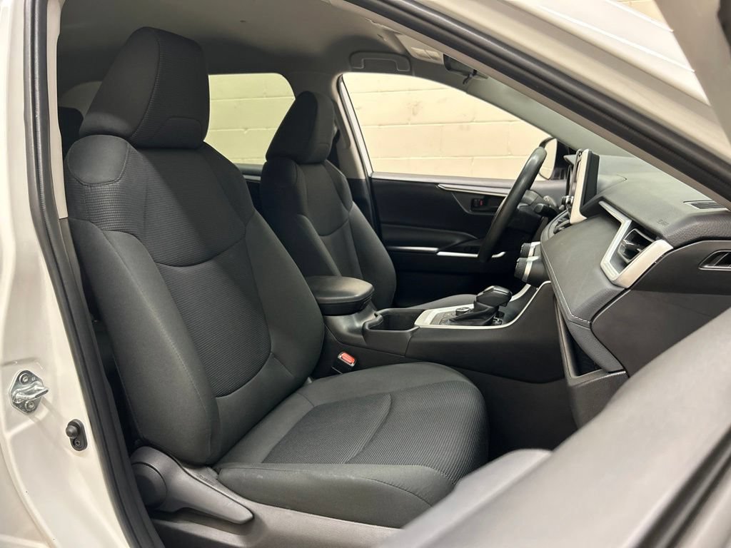 Used 2024 Toyota RAV4 LE AWD/4WD image 10