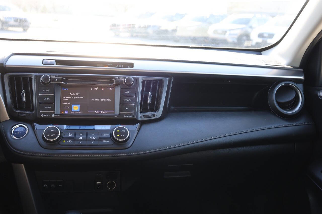 Used 2018 Toyota RAV4 XLE AWD/4WD image 24