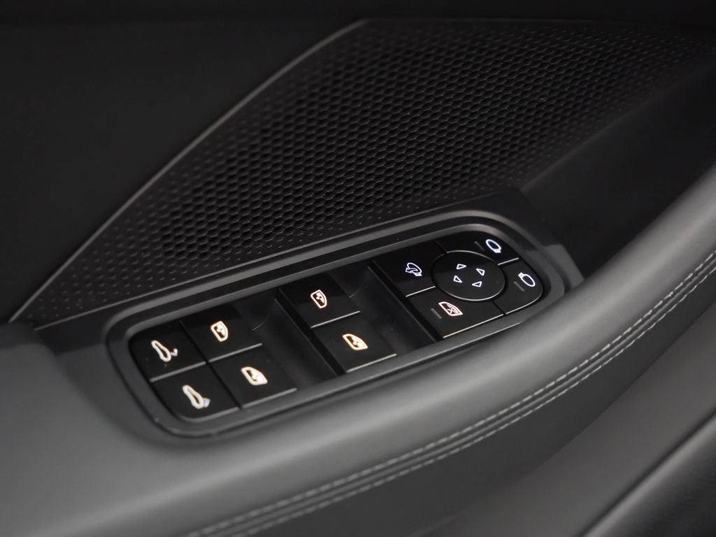 Certified 2025 Porsche Panamera 4 AWD/4WD image 26