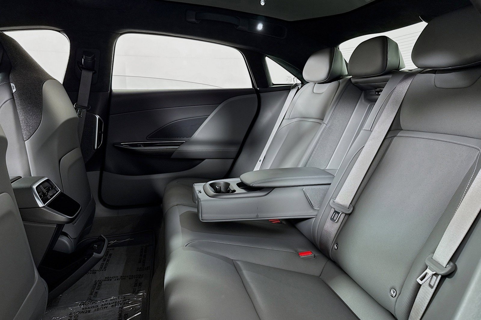 Used 2024 Lucid Air Touring image 7