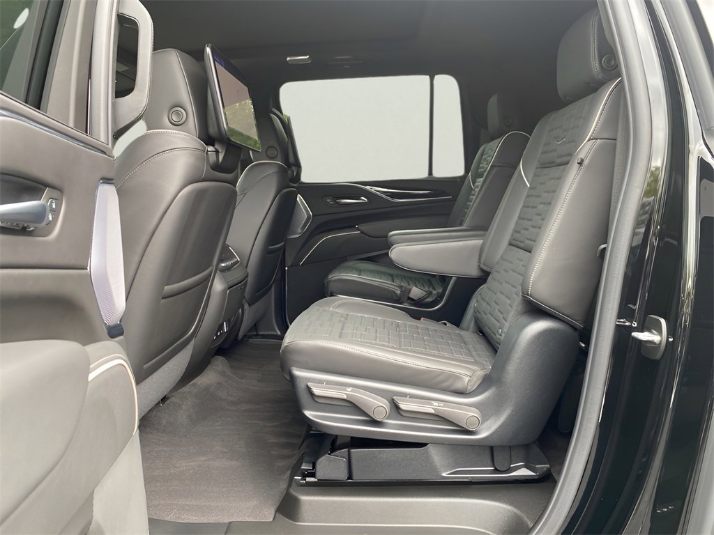 Certified 2024 Cadillac Escalade ESV V w/ Heavy-Duty Trailer Package image 13