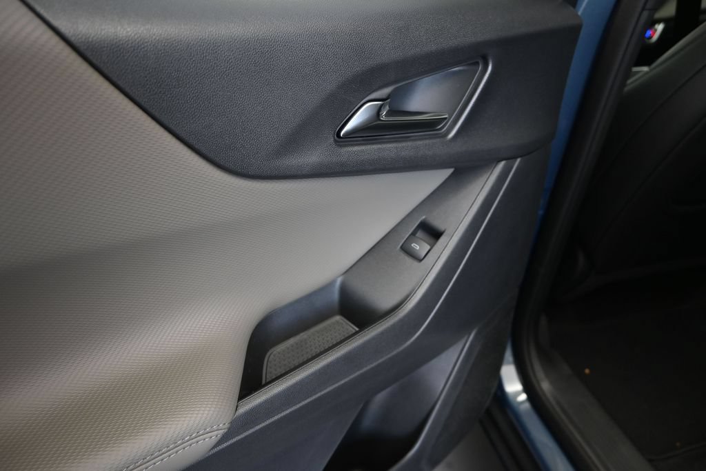 New 2027 Chevrolet Equinox LT w/ Convenience Package II FWD image 15