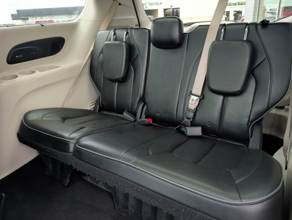Used 2018 Chrysler Pacifica Limited FWD image 21
