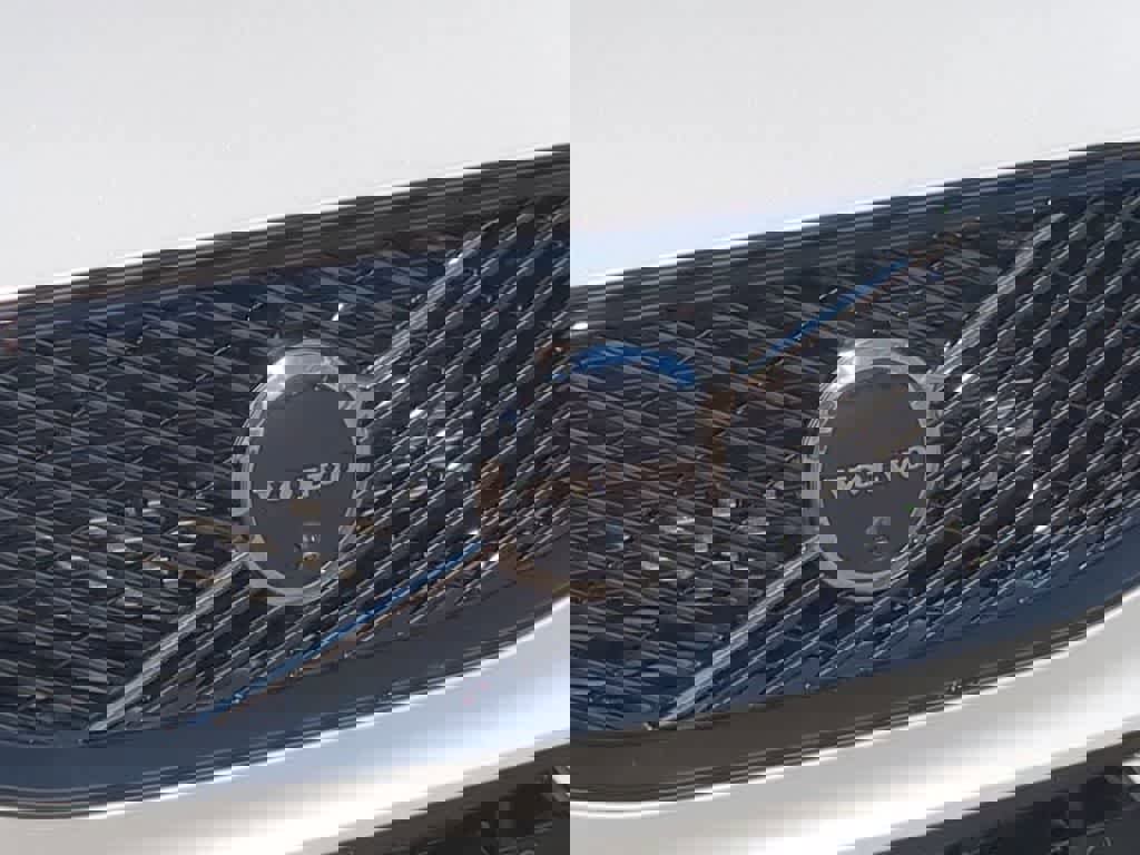 Certified 2026 Volvo XC60 B5 Plus w/ Protection Package Premier image 11