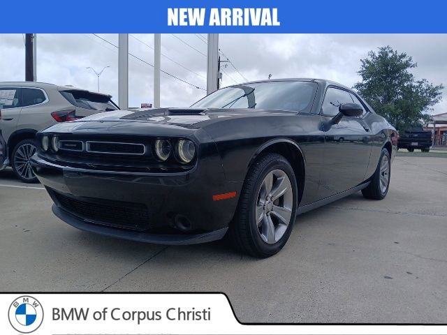 Used 2016 Dodge Challenger SXT RWD image 3