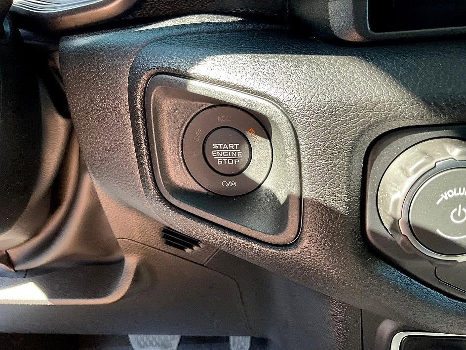 New 2025 Jeep Gladiator Sport image 17