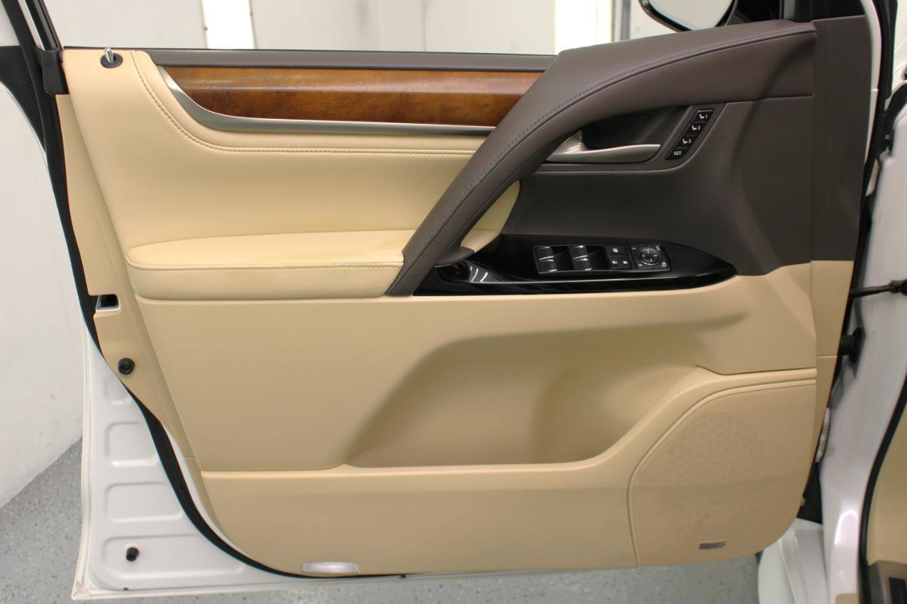 Used 2017 Lexus LX 570 4WD w/ Luxury Package image 35