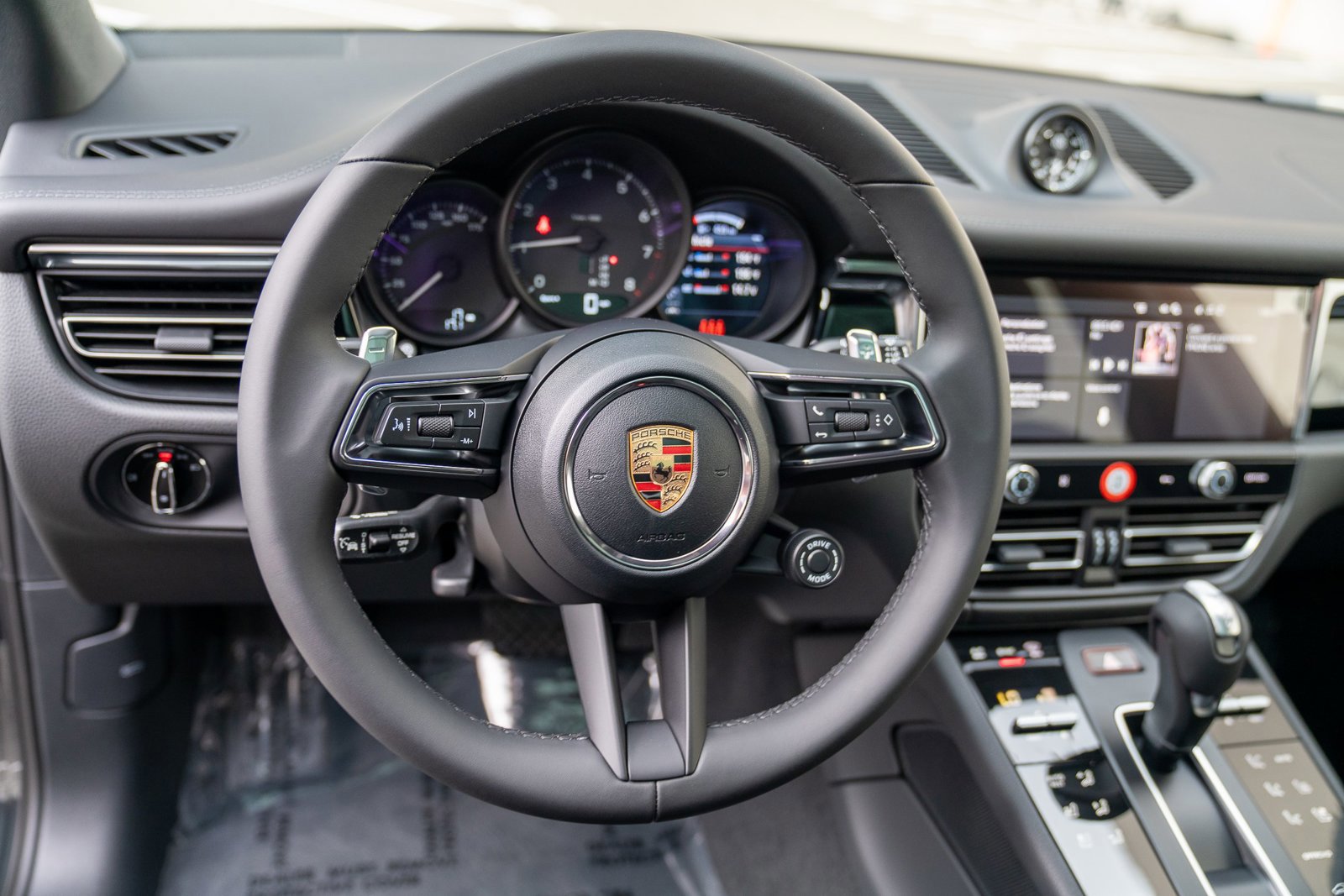 New 2026 Porsche Macan image 13