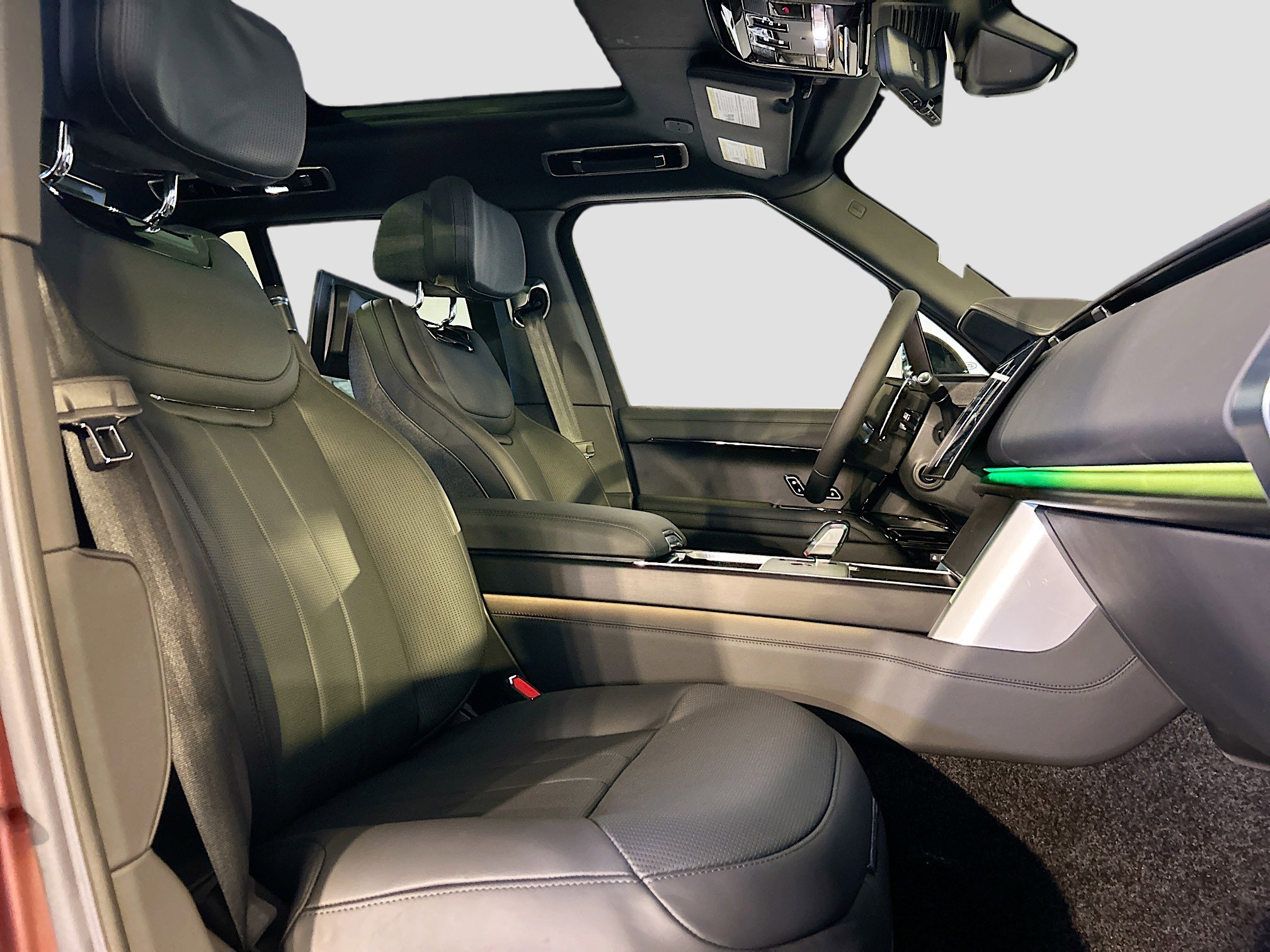 New 2025 Land Rover Range Rover SV image 10