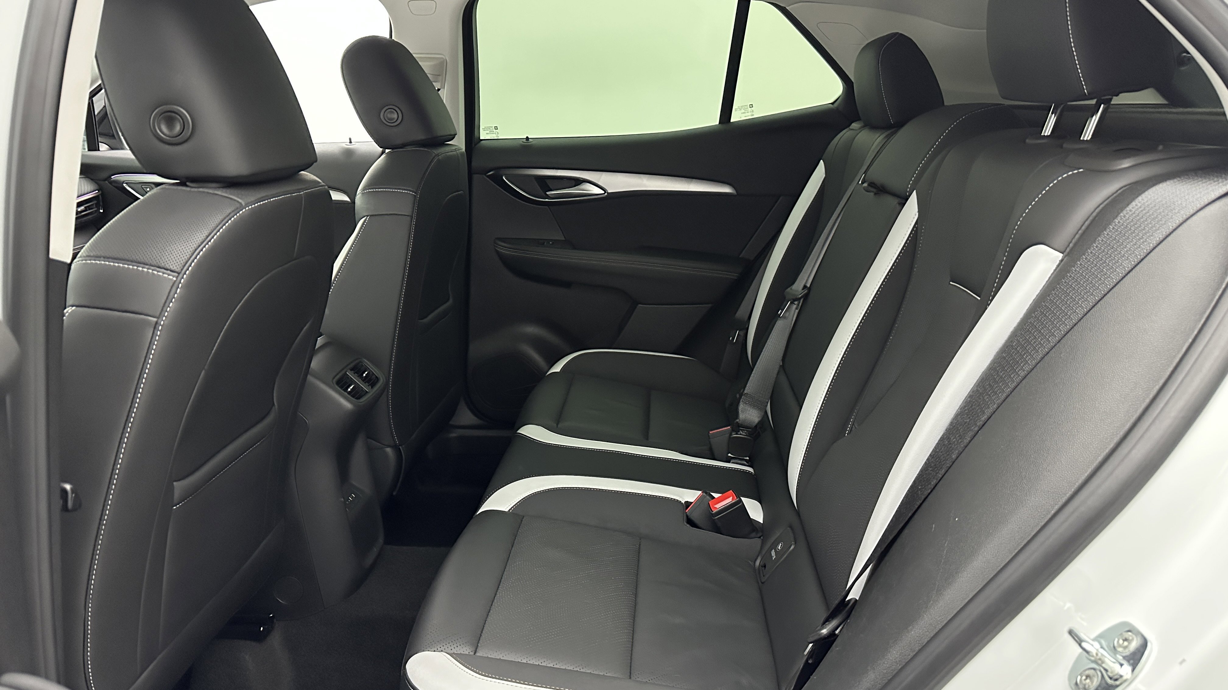 Used 2024 Buick Envision Sport Touring image 29