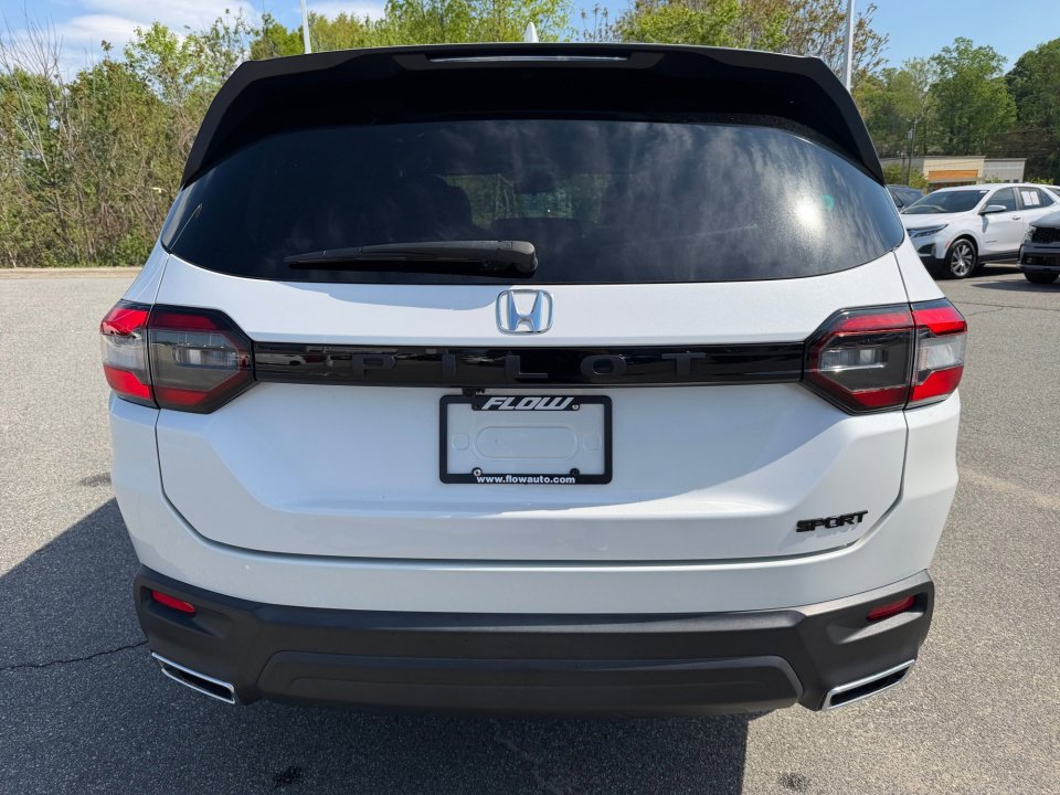 Certified 2023 Honda Pilot Sport image 18
